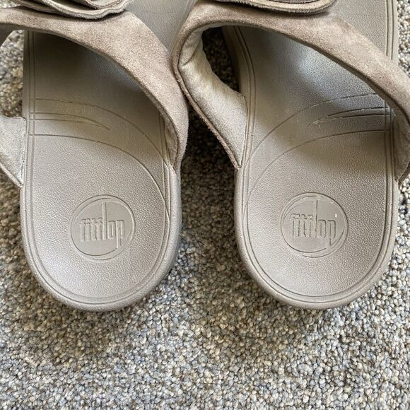 Fitflop Yoko Thong Sandals Sz 9 EU 41  Gray Floral Suede Wedge Beach Casual - Picture 9 of 9